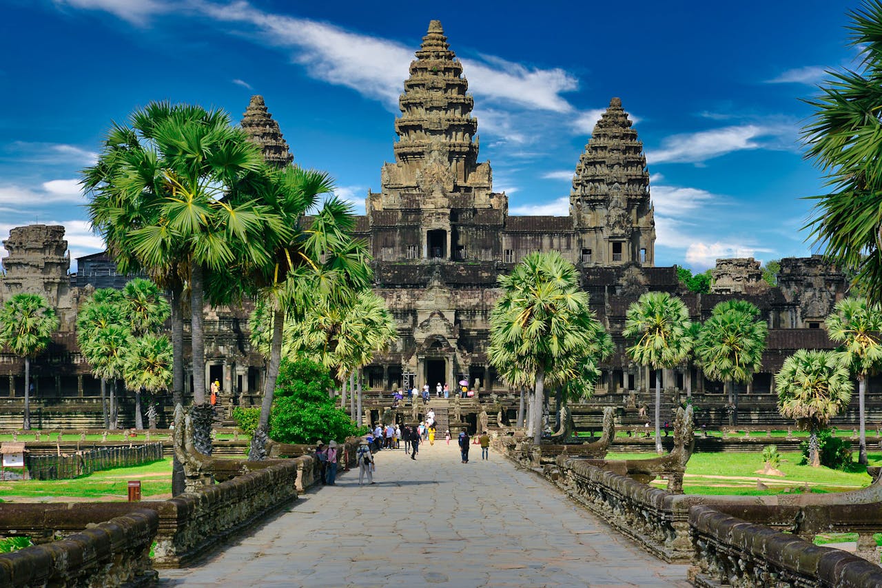 Temple d’Angkor Wat au Cambodge, illustrant l’expatriation et le choix d’une assurance vie adaptée aux expatriés français.