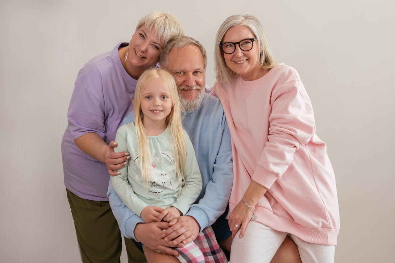 Famille multigénérationnelle illustrant le démembrement d’une assurance vie luxembourgeoise