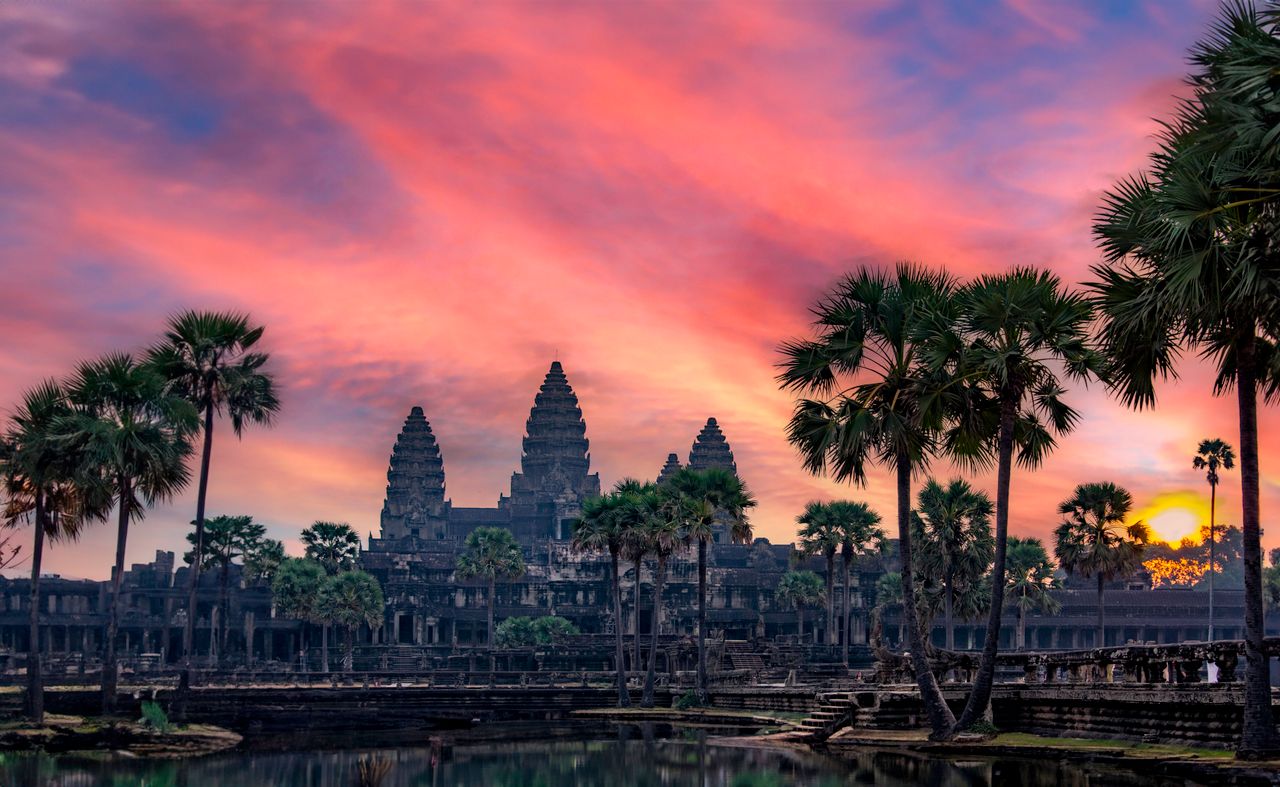 Temple d’Angkor Wat au coucher du soleil illustrant la fiscalité d’un expatrié français au Cambodge