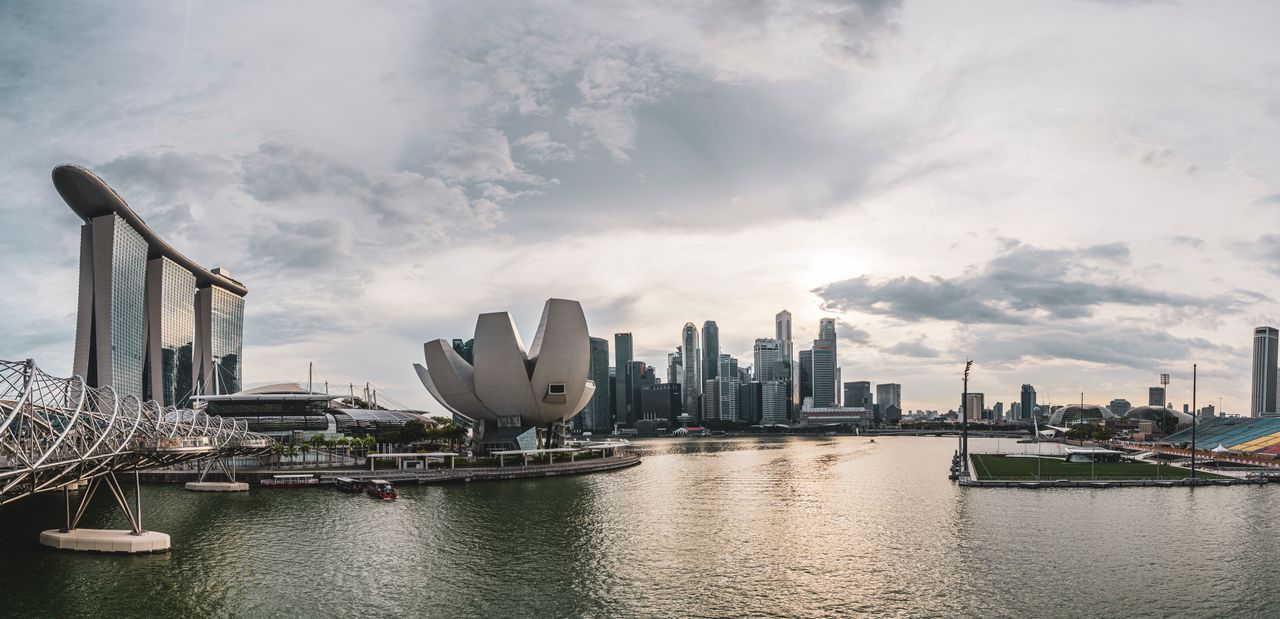 Skyline de Singapour depuis le front de mer illustrant la fiscalité d’un expatrié français
