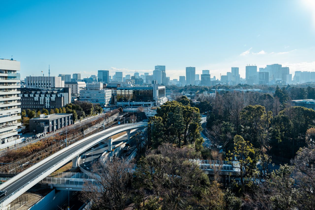 Skyline moderne de Tokyo illustrant la fiscalité d’un expatrié français au Japon