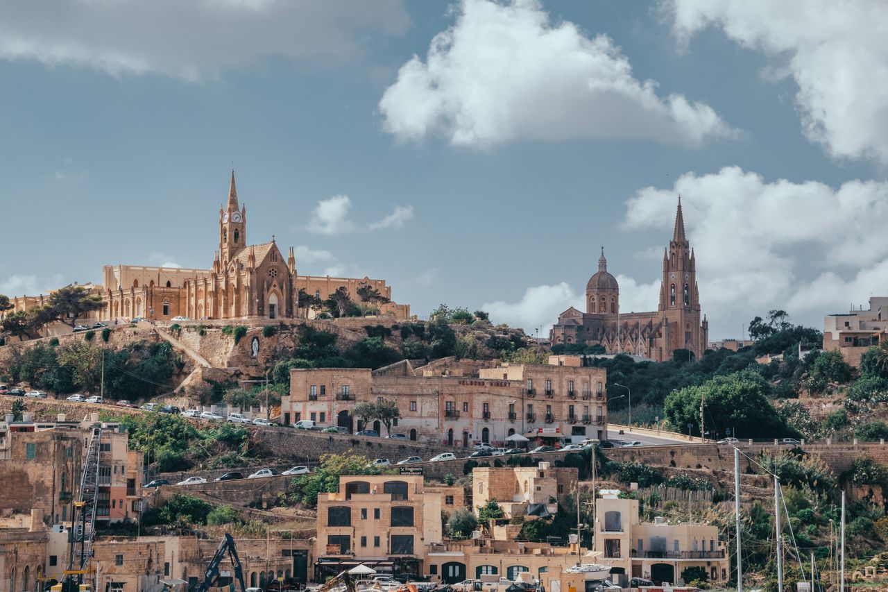 Architecture traditionnelle maltaise illustrant la fiscalité d’un expatrié français à Malte