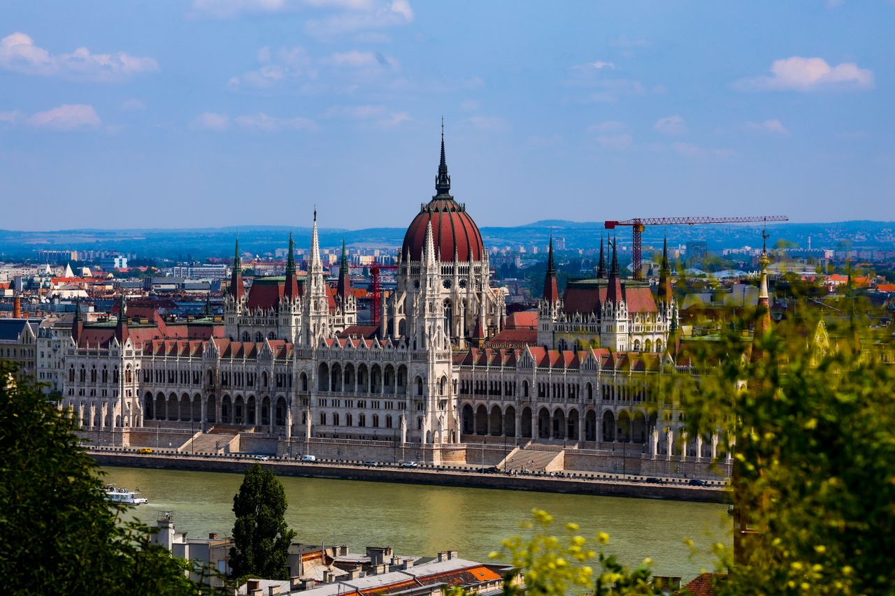 Parlement hongrois à Budapest illustrant la fiscalité d’un expatrié français en Hongrie