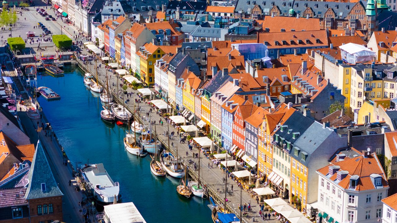 Canal de Nyhavn à Copenhague illustrant la fiscalité d’un expatrié français au Danemark