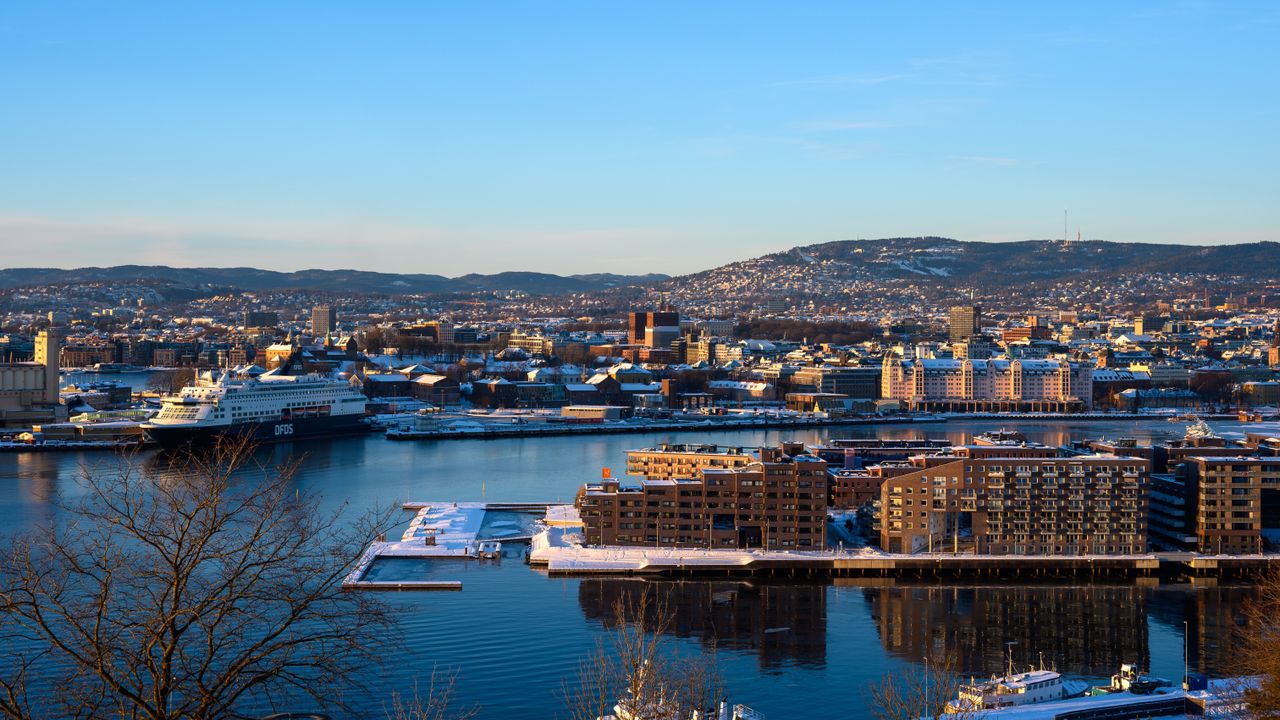 Vue aérienne du littoral d’Oslo illustrant la fiscalité d’un expatrié français en Norvège